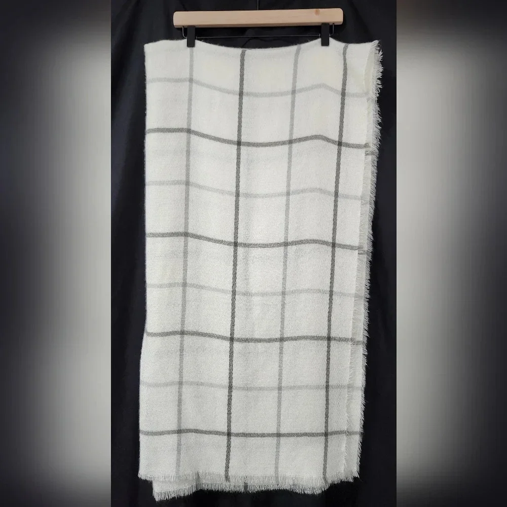 Ivory Gray Quiet Luxury Minimalist Knit Blanket Scarf Wrap‎ Plaid Raw Edge